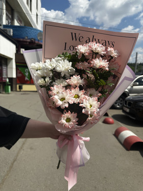 Букет разноцветных ромашек