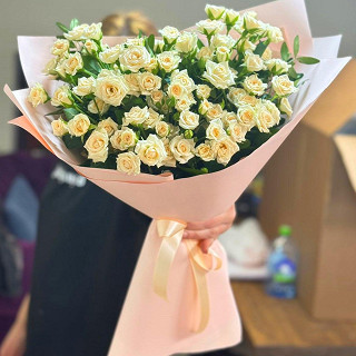 Купить с доставкой. 25 кустовых роз