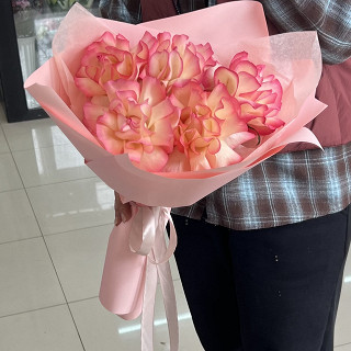 Купить с доставкой. Букет из французских роз