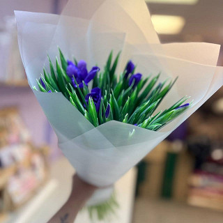 Купить с доставкой. 51 свежий закрытый ирис