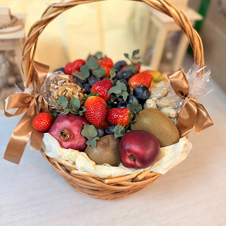 Купить с доставкой. Фруктовая корзина