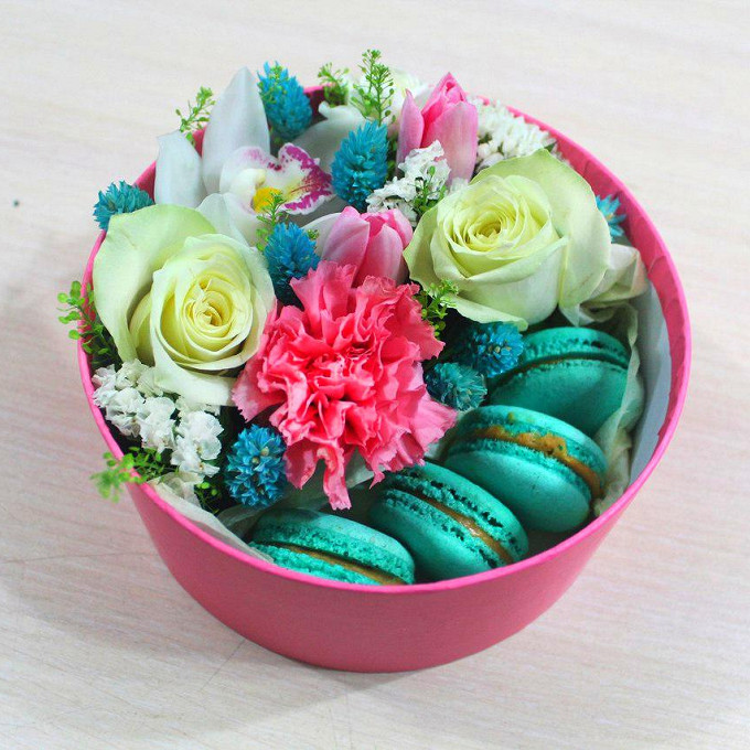 Цветы и пирожные Macaron "Очарование"