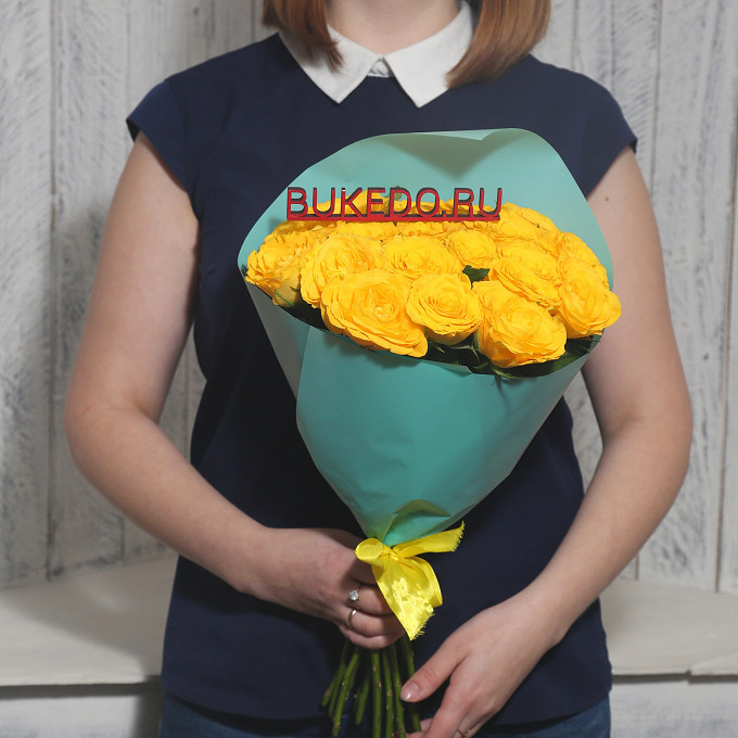 Жёлтые розы Кения, 40 см в бирюзовой матовой плёнке