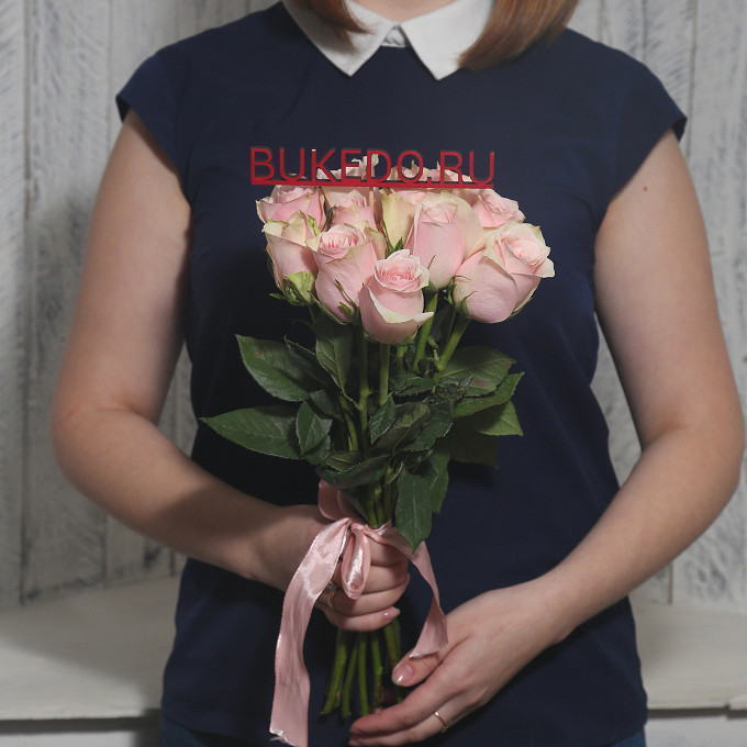 Нежно-розовые розы Кения, 40 см