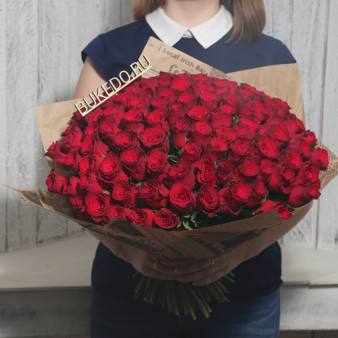 Красные розы Кения, 40 см в крафте-газете
