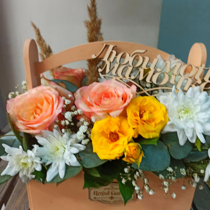 Ящик с цветами для мамочки