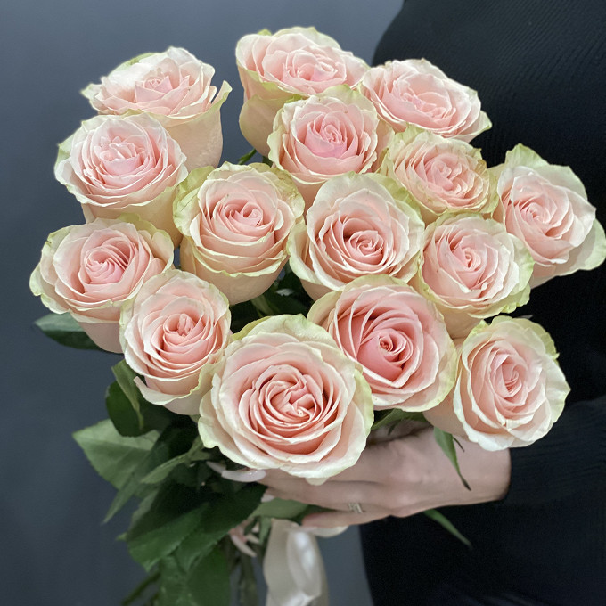Роза эквадор 15 шт нежно -розовая