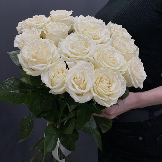 Букет из 15 роз эквадор белых