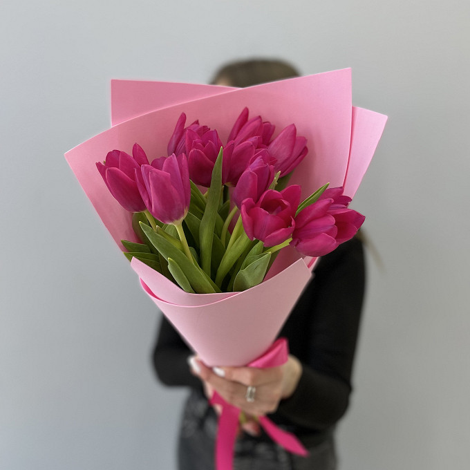 Ярко-розовые тюльпаны