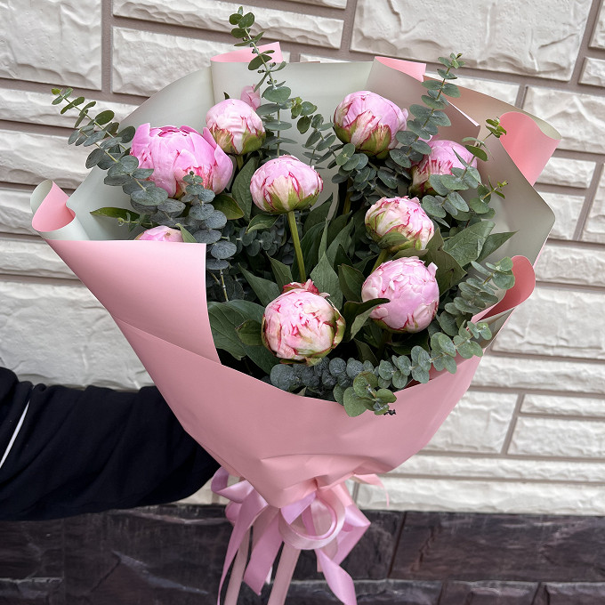 Букет из 9 пионов