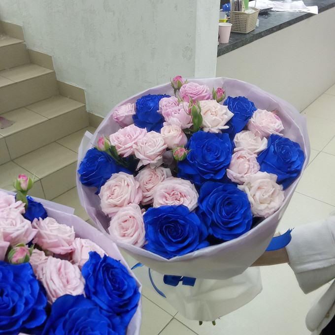 Букет из синих роз
