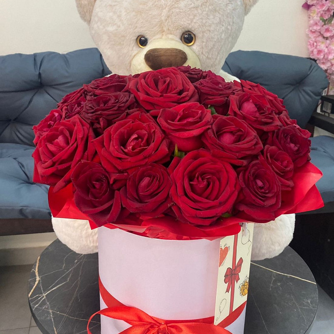 Купить с доставкой. Розы 25шт и медведь