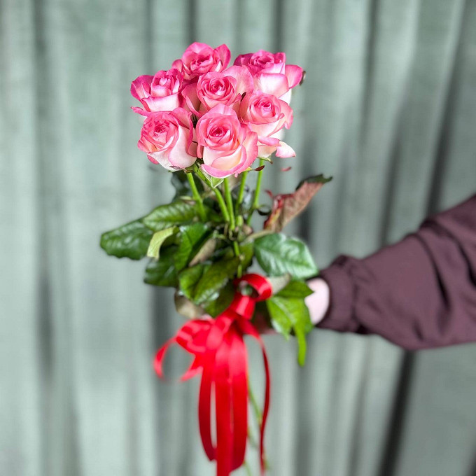 Букет из семи розовых роз